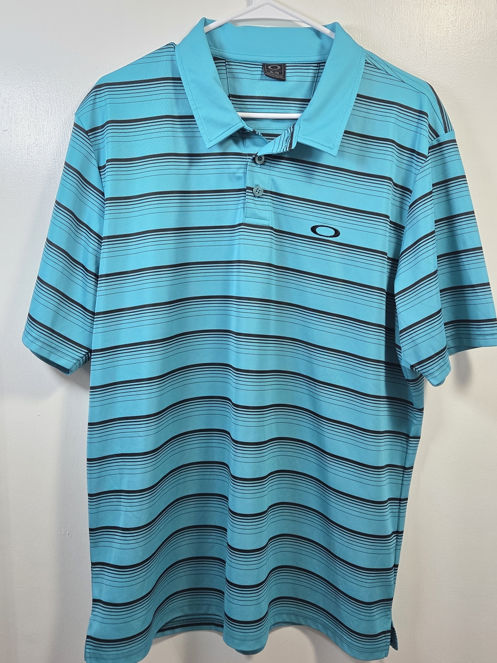 Oakley Mens XL Blue Striped Golf Polo Shirt Performance Hydrolix Short Sleeve